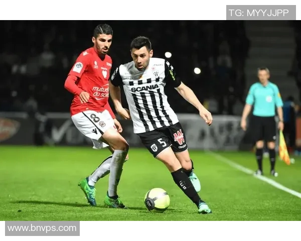 年轻人对抗罗马比分的精彩较量与战术分析探讨